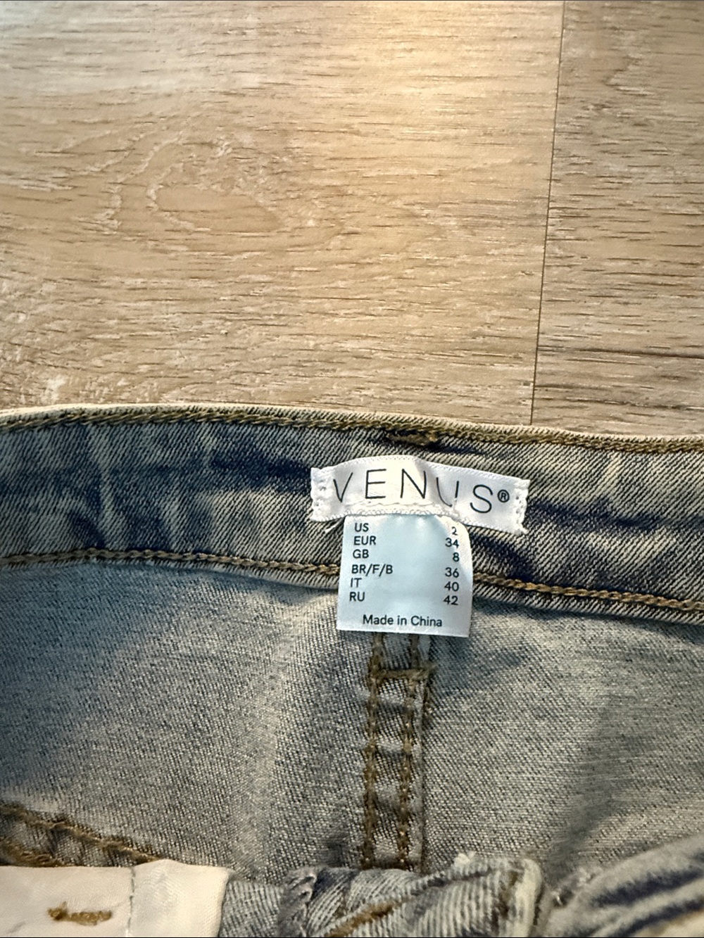 VENUS size 2 NWOT Light Wash Embroidered Flare Jeans - Women's Light Blue Denim - Picture 3 of 4